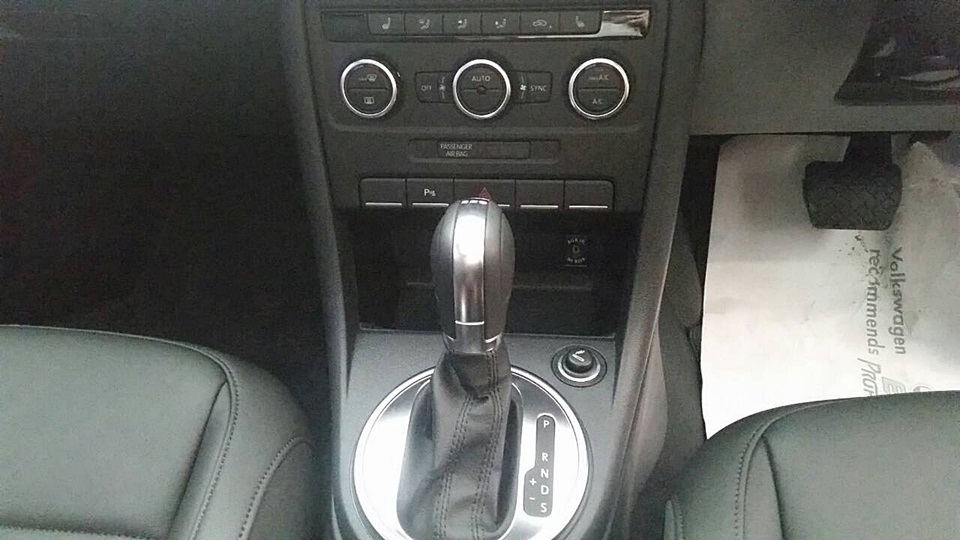 932